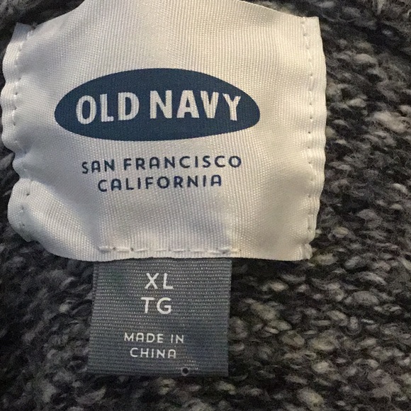 Old Navy extra large sweater with hoodie - Picture 13 of 13